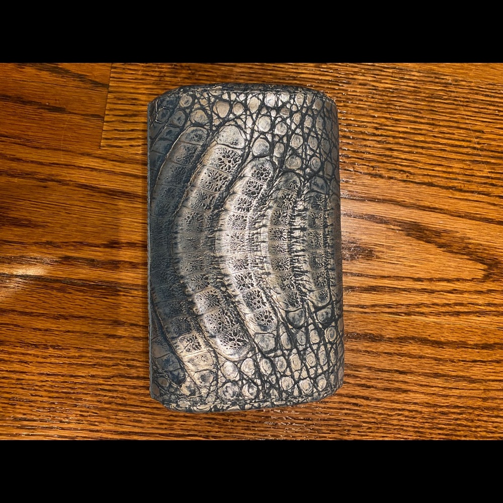 Small skin clutch